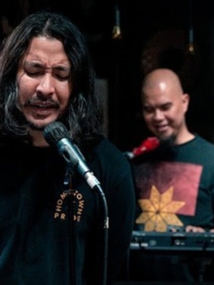 Lirik lagu: Gubuk Bambu oleh Meggy Z :: Cari Lirik Lagu di WowKeren com Lirik lagu: Gubuk Bambu oleh Meggy Z :: Cari Lirik Lagu di WowKeren com