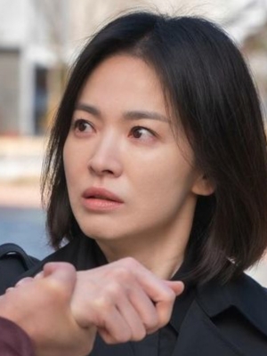 Song Hye Kyo Senyum Cantik Meski Perankan Korban Bully di BTS 'The Glory', Netizen Terpesona