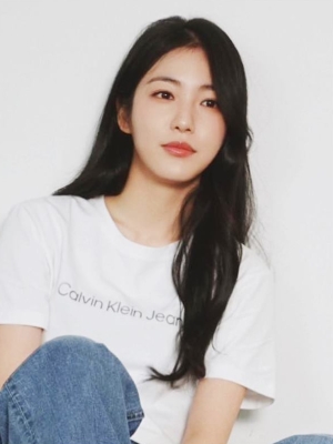 Shin Ye Eun & Song Ji Woo Pakai Dada Palsu Saat Syuting 'The Glory'