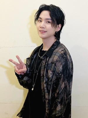 Gelar Konser Solo, Suga BTS Gercep Revisi Salah Ketik Ibu Kota Indonesia