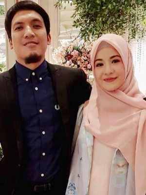 Usai Diduga Nangis, Desta Beri Jawaban Logis Ditanya Rujuk dengan Natasha Rizky