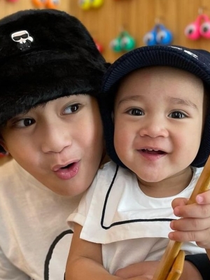 Rayyanza Cipung Girang Bukan Main Hingga Bertingkah Heboh Main Ditemani Rafathar