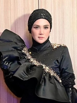 Sosialisasi ke Warga, Penampilan Mulan Jameela Curi Fokus