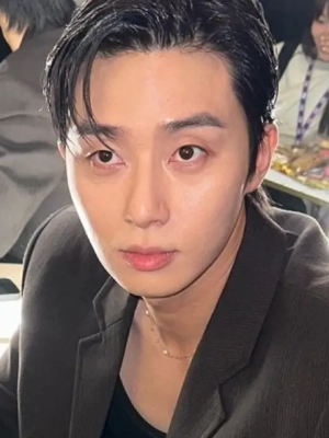 Park Seo Joon Tampil Menawan di Poster Internasional 'The Marvels'
