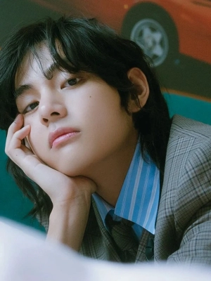 V BTS Menjelma Jadi Pangeran di Negeri Dongeng Dalam Pemotretan Spesial Bareng Dispatch