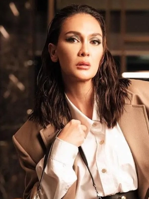 Luna Maya Gandeng Mikha Tambayong Di Catwalk Istana Negara, Perpaduan Tinggi Badan Pas
