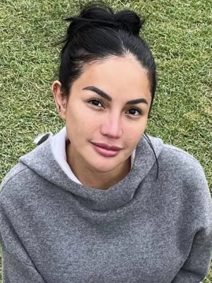 Nikita Mirzani Pamer Postingan Menyentuh Sesudah Lolly Sang Putri Bersyukur Dihapus dari KK