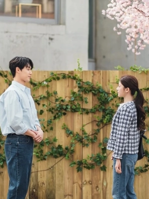 Go Yoon Jung Buat Lee Do Hyun Teringat Kenangan Mesra di Teaser 'Death's Game'