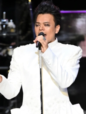 Park Jin Young Salahkan Kondisi Vokal untuk Penampilan Buruk di Blue Dragon Film Awards 2023