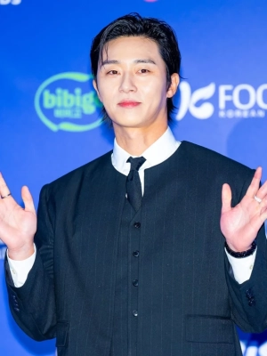 Park Seo Joon Terseret Konflik Kim Soo Hyun vs Keluarga Kim Sae Ron