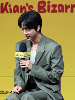 Jin BTS Protes Outfit Mahal Ji Ye Eun di 'Run Seok Jin'