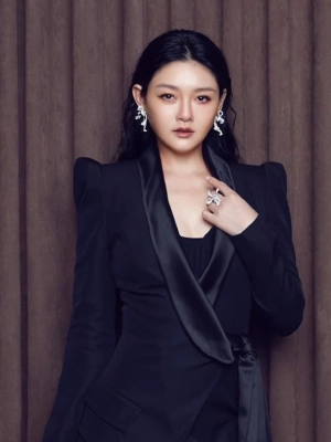 Foto Langka Putri Mendiang Barbie Hsu Viral Gegara Kelewat Cantik