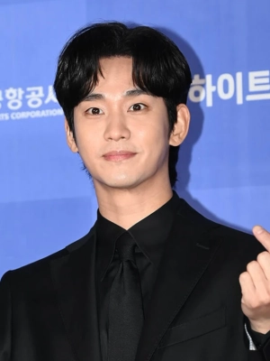 Kim Soo Hyun Dituduh Pacari Idol Aktris saat Mulai Dekat dengan Kim Sae Ron