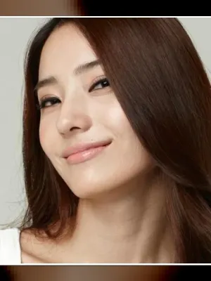 Penampilan Terbaru Han Chae Young Bikin Khawatir, Fans Bertanya, 'Apakah Dia Baik-Baik Saja?'