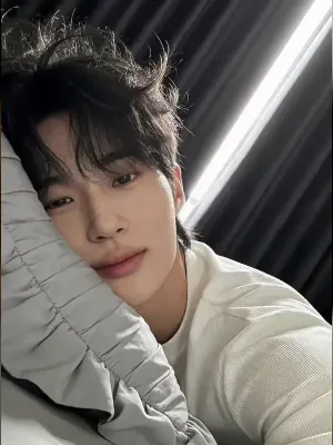 Byeon Woo Seok Jadi Pembawa Acara di KM Chart Awards 2026