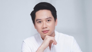 Kevin Sanjaya Tampil Kece Pakai Tuksedo Putih Jejer Para Groomsman Jelang Pemberkatan