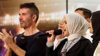 Beri Standing Ovation, Pesan Simon Cowell ke Putri Ariani Off Camera di Semifinal 'AGT 2023' Manis