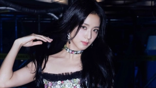 Jisoo BLACKPINK Buktikan Pengaruh di PFW 2023, Kedekatan Dengan Istri Presiden Prancis Tak Terduga