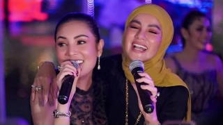 Nindy Ayunda Asyik Karaoke Bareng Bestie di Tengah Tudingan Play Victim