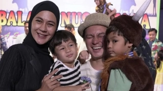 Sikap Baim Wong dan Paula Verhoeven Dingin kala Anak-Anak Peluk Cium Ibu di Sesi Pemeriksaan Hakim