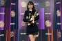 GDA 2022: IU Singgung Fakta 'Celebrity' di Pidato Kemenangan Buat Mewek