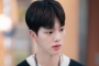 Song Kang Ganteng Maksimal di Foto Adegan 'Weather People', Kemampuan Akting Tuai Sanjungan