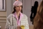 Lily Collins Akui Pakai Heels di 'Emily in Paris' Membuatnya Harus ke Dokter Seminggu Sekali
