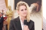 Piala Oscar 2022: Kristen Stewart Cium Tunangan Cantiknya di Red Carpet