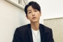 Song Joong Ki Kepergok Syuting 'The Chaebol's Youngest Son', Rupa Imut Berhasil Curi Fokus