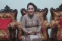 10 Potret Rumah Mpok Atiek Sang Artis Senior, Sederhana dengan Nuansa 90-an