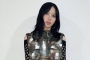 Penampilan Lisa BLACKPINK Pakai Outfit Ini Buat Kaki Jenjang Makin Menawan 
