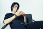 Lee Dong-Wook Gak Bisa Berhenti Tertawakan Komentar Penuh Kata Negatif