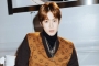 Suho EXO Muncul Ceria di Acara Kampus usai Difitnah Curi 300 Sepatu Stylist