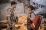 Adegan Ciuman Song Joong Ki-Song Hye Kyo Iringi Penampilan Gummy Di Acara KBS Tuai Perdebatan