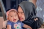 Diajari Ria Ricis Pose Love Sign, Reaksi Moana Bikin Super Gemas