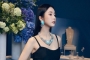 Pamer Kulit Sebening Susu, Shin Se Kyung Bersinar Dengan Mini Dress Putih