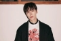 Vernon SEVENTEEN ‘Mejeng’ di Pameran Lukisan Sang Ayah