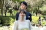 Chun Woo Hee Iseng Gendong Jang Ki Yong di Sela Syuting 'The Atypical Family'