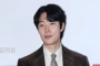 Outfit Ryu Jun Yeol di Blue Dragon Series Awards 2024 Bikin Prihatin