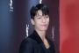 Tips Flirting Ala Wi Ha Joon Buat Staf Kaget