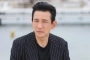 Hwang Jung Min Kuak Alasan Pakai Gaun Pengantin di Potret Prewedding