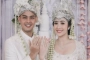 Febby Rastanty dan Suami Lakukan Upacara Pedang Pora di Momen Pernikahan
