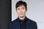 Lee Byung Hun Akui Pernah Takut Terekspos Punya Gangguan Panik