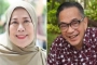 Dewi Yull Tabur Bunga di Pemakaman Ray Sahetapy saat Keberadaan Istri Kedua Dipertanyakan