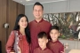Wajah Glowing Titi Kamal Curi Fokus Ketika Reuni Bareng Teman SMA
