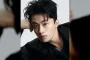 Koo Kyo Hwan Tampilkan Semangat Juang di Poster Drama 'We Are All Trying Here'