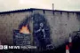 Identitas Banksy Terungkap, Perlukah Kita Biarkan Ia Tetap Misterius?