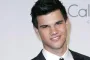 Kabar Bahagia: Taylor Lautner dan Istri Menantikan Anak Pertama