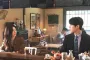 Kim Seon Ho dan Para Bintang Sambut Senior di Café Dessert Baru Mereka