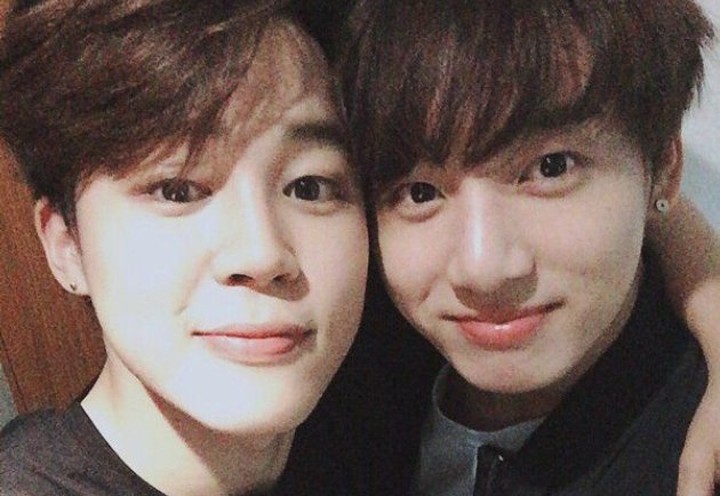 Jungkook dan Jimin BTS Jadi Idol Pertama yang Raih 600 Juta Heart di Broadcast Solo V Live